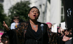 Kathleen Battle laulamassa paavi Benedictus XVI:n Yhdysvaltain-vierailun alkujuhlallisuuksissa vuonna 2008.