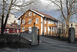 Lassonløkken, Grønnegata 19, bygget i midten av 1830-årene for firmaet Thomas J. Heftye & Søn.[26] Foto: Helge Høifødt