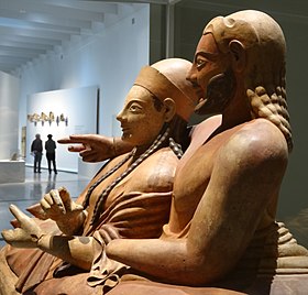 Le Sarcophage des Époux est l'œuvre phare de cette exposition. Elle est également utilisée pour la communication.