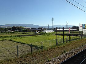 Vue du mont Rai depuis la plate-forme de la gare de Susenji.