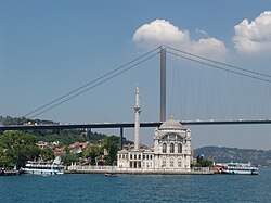 Джамията Ортакьой и Босфорския мост