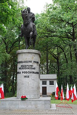 Józef Piłsudski monument in Komorowo