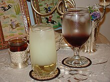 מימין לשמאל: שרבט דובדבנים, שרבט לימון ותה