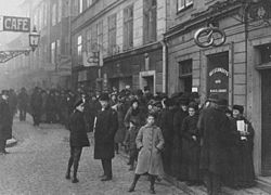 Bread line, Stortorget, 1917.