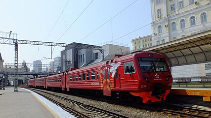 רכבת מדגם ED9M בתחנת הרכבת של ולדיווסטוק