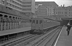 De metroperrons in 1969 voor de overkluizing.