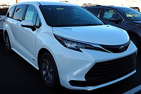 2021 Toyota Sienna LE.jpg