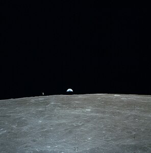 «Каспер» и Земля над лунным горизонтом, снятые из «Ориона»