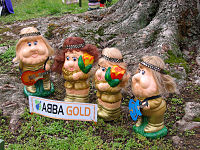 Gouden ABBA-tuinkabouters.