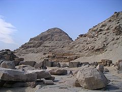 Vue du nord-est des ruines du temple funéraire de Niouserrê