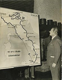 Alfredo Binda looks at the route of the 1972 Giro d'Italia