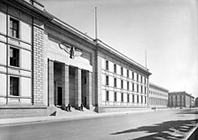 Historical photograph of the New Reich Chancellery in Berlin, Germany Bundesarchiv Bild 146-1988-092-32, Berlin, Neue Reichskanzlei.jpg