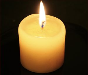 Photograph of a candle - version without refle...