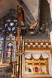 Photographie du côté droit de l'autel dédié à Paul Aurélien