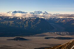 Mount Bona a ledovec Hawkins Glacier