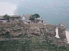 Daoist temple by the Yellow River Daoist temple on the yellow river.jpg