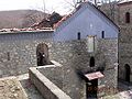 Kloster Devič bei Srbica (1434 erbaut): im Krieg 1999 verwüstet, im März 2004 in Gegenwart von KFOR-Truppen niedergebrannt[127][134]