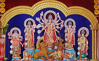 Altar para Durga durante o Durga Puja, em Barddhaman, Bengala Ocidental, Índia (definição 2 542 × 1 575)