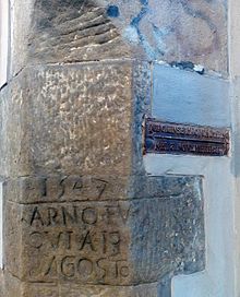 High water marks of Arno river floods on August 13, 1547 (left) and November 3, 1844 (metal plate on the right). Photographed in Via delle Casine. FirenzeArno1547.jpg