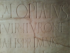 Fragment de làpida romana amb inscripció relativa a Iluro