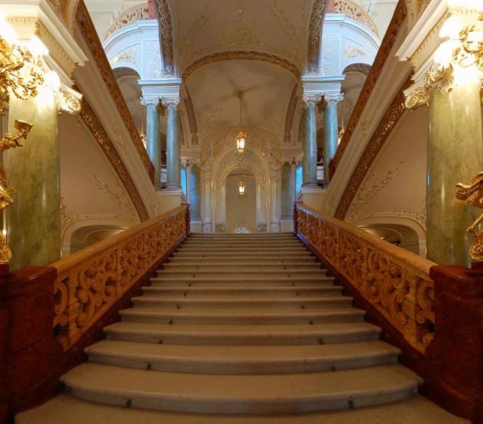 Файл:Front stairs.jpg