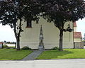 Kriegerdenkmal vor der Pfarrkirche