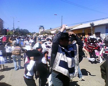 People dancing cueca, from another view. Image: Diego Grez.