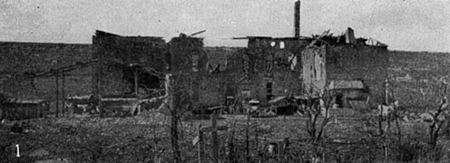 Ruines du château d'Esnes en 1917 (1)