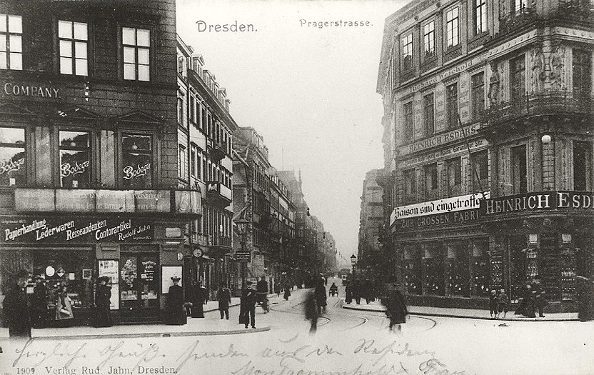 Kaufhaus Esders, located at the corner of Prager Straße and Waisenhausstraße, existed from 1854 to 1945, Datum 1909