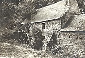 Le moulin de la Trinité vers 1950 était encore en activité.