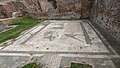 Mosaico con atleti nella sala di passaggio alla palestra (12)