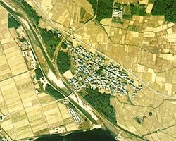 安楽田（1976年度撮影） 国土交通省 国土地理院 地図・空中写真閲覧サービスの空中写真を基に作成