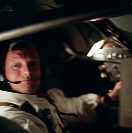 Neil Armstrong a Columbia fedélzetén, nagyjából egy órával az űrhajó startja után