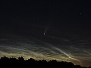 W okresie widoczności C/2020 F3 (NEOWISE) na niebie obserwowane były obłoki srebrzyste