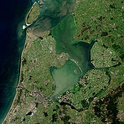 Северная Голландия, Флеволанд и части Фрисландии от Sentinel-2, 30.06.2018 (малая версия) .jpg