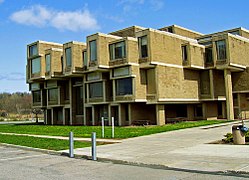 Sede do goberno, en Goshen. Edificio deseñado por Paul Rudoloph (1918-1997)