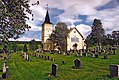 Forsommer ved Os Kirke. 16. juni i 2002. Foto: Thor Helge Sømåen