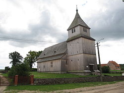 Die einst evangelische Pfarr- und heute katholische Filialkirche in Ostrykół (Ostrokollen/Scharfenrade)