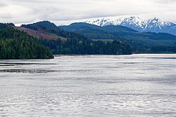 Détroit de Johnstone entouré par les Chaînes de l'île de Vancouver