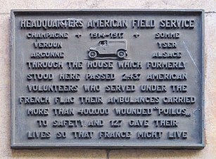 Plaque au no 21 rendant hommage à l'American Field Service.