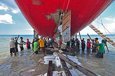 Annyorong lopi, tradisi mendorong perahu di kalangan masyarakat Bonto Bahari