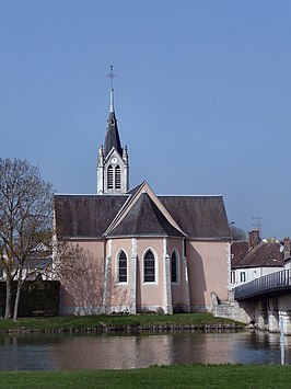 De kerk van Saint-Denis-les-Ponts