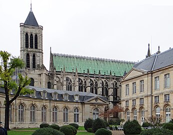 Basilique Saint-Denis en de abdij, hier start in 1122 de Gotiek.