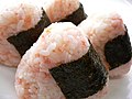 degli onigiri al salmone