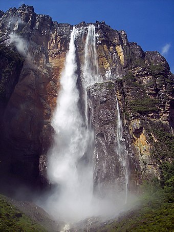 Nejvyšší volný vodopád světa Salto Ángel ve venezuelském národním parku Canaima byl pojmenován po Jimmiem Angelovi