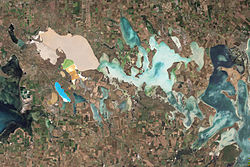 Спътникова снимка на залива: отляво е Черно море