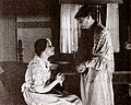 С Хелен Джером Эдди (слева) в фильме «Окружная ярмарка[en]» (1920)