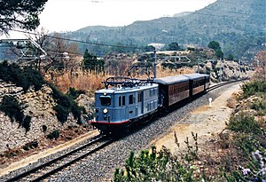 Ja repintada en els colors originals, la 304 prop de La Pobla de Claramunt amb un tren especial cap a Igualada, el 14 de març de 1999.