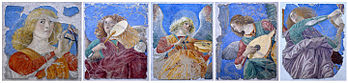 Anges musiciens issus de la fresque de la basilique des Saints-Apôtres, peinte par Melozzo de Forlì au XVe siècle. (définition réelle 13 282 × 3 178)