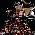 Aldrin tulossa ulos moduulista. Armstrongin ottama kuva on hyvälaatuinen.